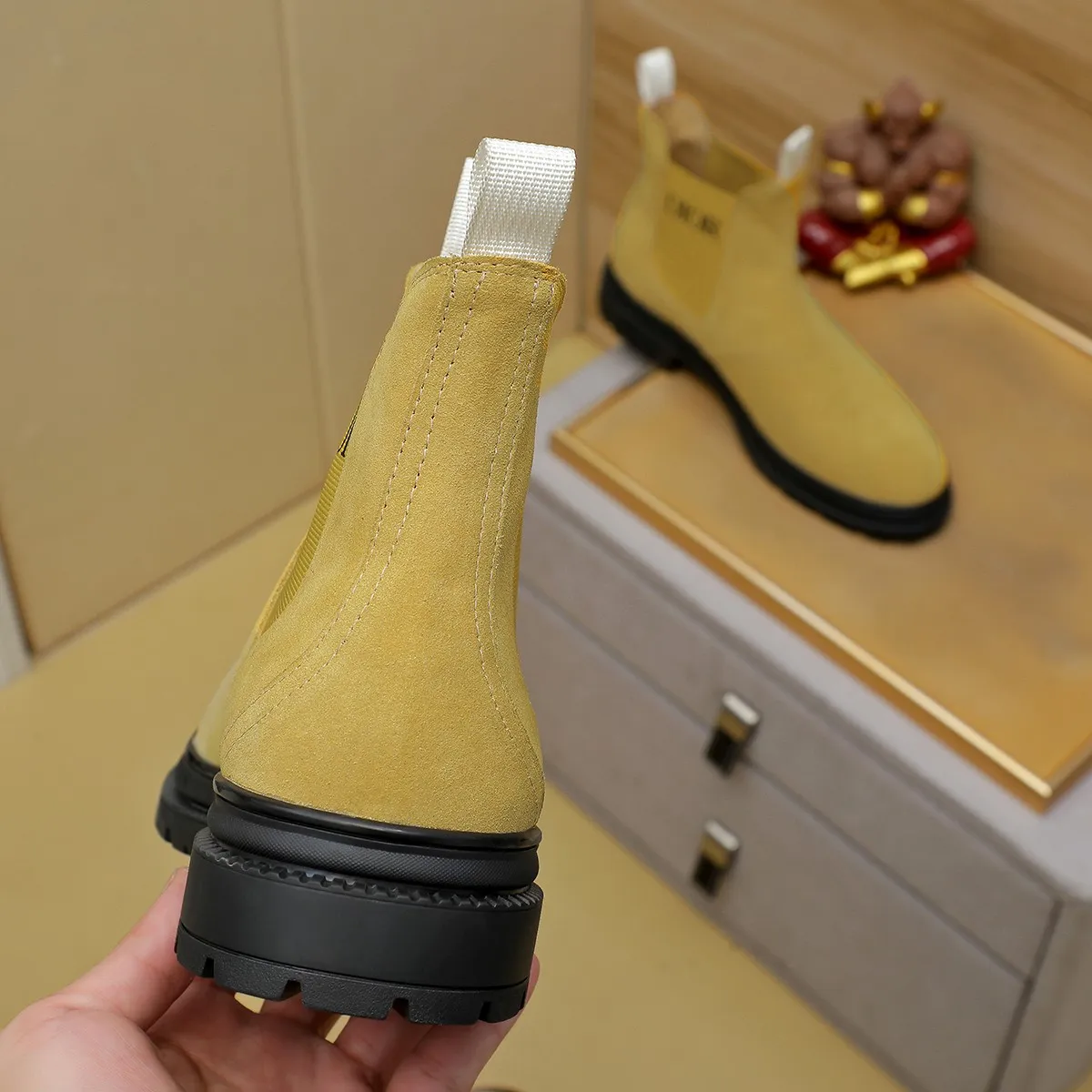 Ex-factory price: 480⌚️⌚️"Dior" Gaobang short boots⚠️⚠️Top purchasing agent🔍🔍Men's 2023HK counters are on sale simultaneously. Sole: The original sole is specially provided by the original factory. The exclusive movable molded sole is super comfortable. The original factory and the single product are handmade🔍🔍. The details determine the quality. We only make shoes with care. You can enter and exit the counter at will. Welcome to compare. 🇮🇹Size: 38-444️⃣Colors available
